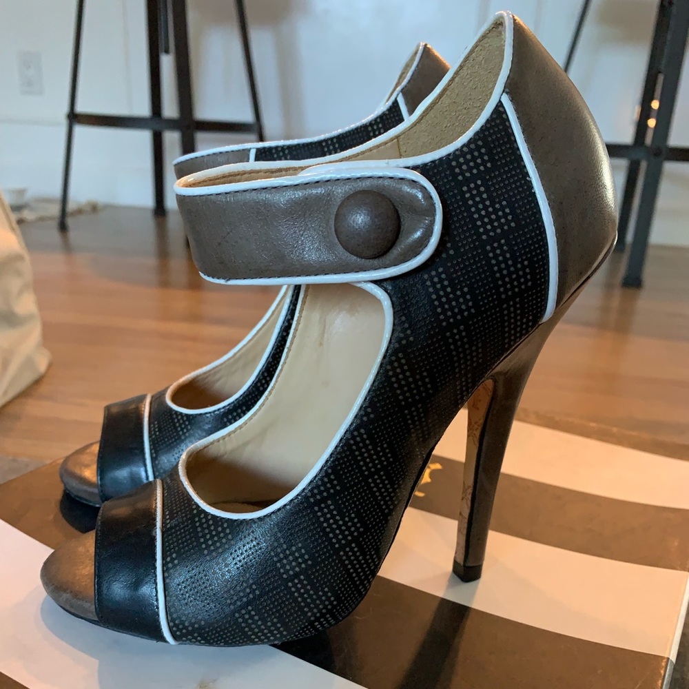 L.A.M.B 'Hanah' Size 5 Peep Toe Mary Jane Heels